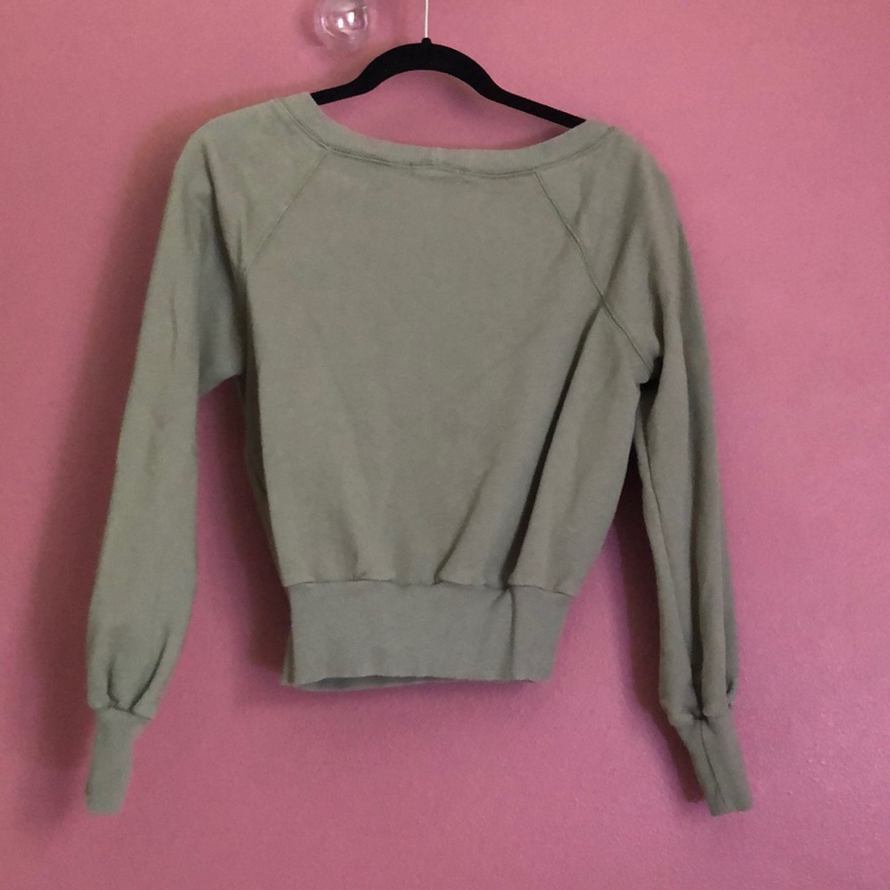 green sweater - Picture 2 of 3